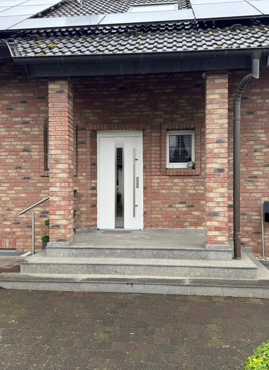 Realisiertes Haustür-Projekt in Neuss